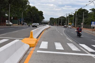 En la zona de San Lorenzo ya pueden verse los cruces peatonales que los fernadinos rechazan porque sólo se podrá cruzar en algunos sitios.
