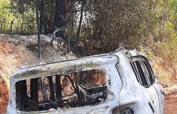 Hallan incinerada una camioneta aparentemente utilizada por sicarios en ataque de San Bernardino