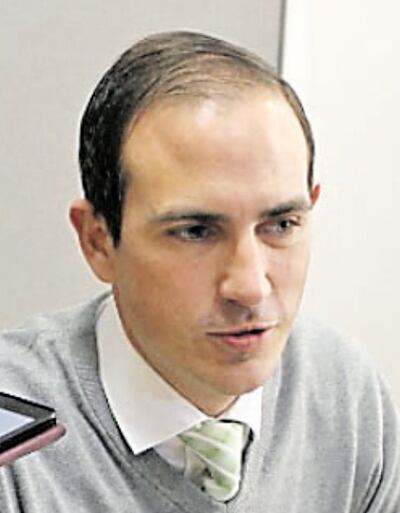 El senador Stephan Rasmussen (PQ) auguró un oscuro futuro a Abdo, quien casi tuvo un juicio político en el 2019.