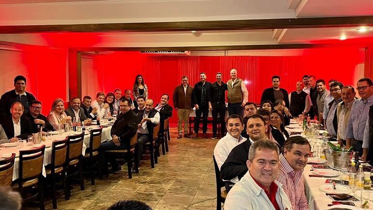 Senadores y diputados electos, que responden a Fuerza Repúblicana, se reunieron anoche con Santiago Peña.