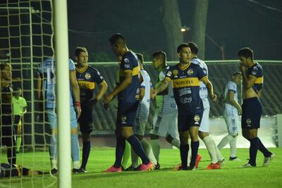 Sportivo Trinidense goleó a Ameliano en los Jardines del Kelito