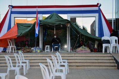 Los encadenados fueron imputados por denunciar la corrupción.