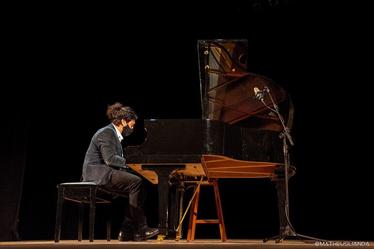 El pianista paraguayo durante el concurso.