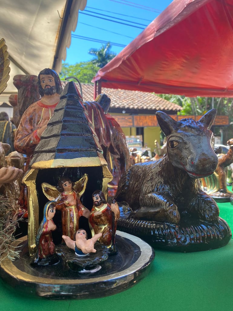 Novedosos diseños de pesebres proponen los alfareros para satisfacer a todos los gustos.