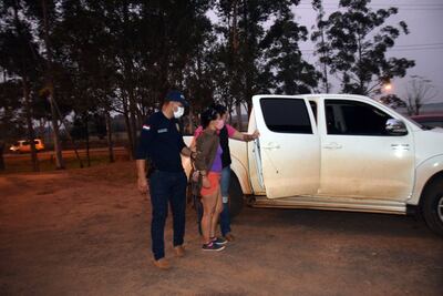 La detenida cuando fue bajada de la patrulla policial