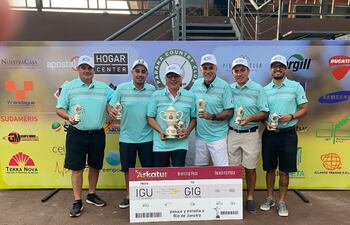 Equipo del Sanatorio San José, campeón del Interempresarial de golf en el Paraná Country Club. (Gentileza)