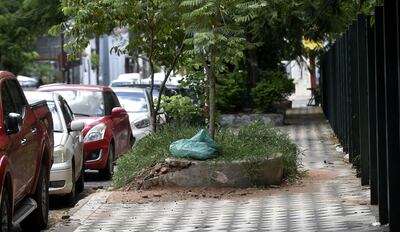 Así se encuentra la Plaza Italia, mientras autoridades se enfocan en sus campañas electorales.