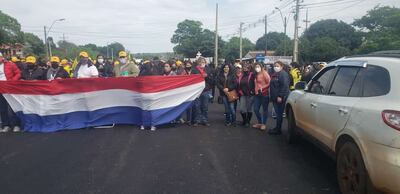 Los docentes de Misiones cerraron la ruta I en el cruce Santa María de Fe.
