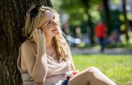 ILUSTRACIÓN - Casi todos los fabricantes de dispositivos electrónicos los tienen en su catálogo, pero no todos los auriculares inalámbricos satisfacen a los usuarios. Foto: Christin Klose/dpa-tmn