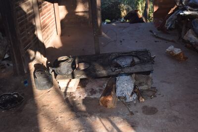 Precario fogón que tiene como cocina.