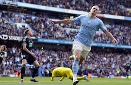 Erling Haaland, del Manchester City celebra tras marcar el 3-0 en el partido de la Premier League disputado entre Manchester City y Leicester City en Manchester.