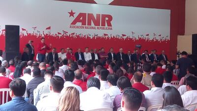Más de cien intendentes por ANR hicieron hurras ayer en la Junta de Gobierno de ese partido, en respaldo a Peña y Alliana.