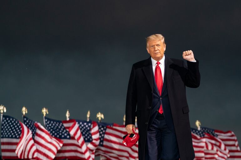 El presidente Donald Trump al llegar al aeropuerto internacional de Des Moine, Iowa, el pasado miércoles.