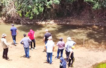 El cauce hidríco cada vez tiene menos agua debido al desvió de su caudal, según la denuncia.