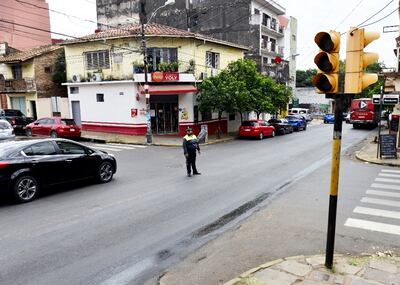 Ayer estaban sin funcionar varios semáforos en la avenida Rodríguez de Francia, debido a un corte de energía eléctrica.