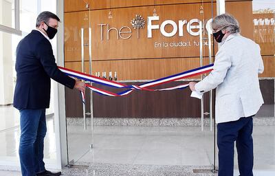 Directivos de Paraguay Development SRL habilitaron la primera torre del edificio The Forest, que cuenta con  25 pisos.