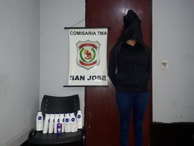 La joven Diana Insfrán Bogado y las evidencias fueron llevadas a la comisaría local.
