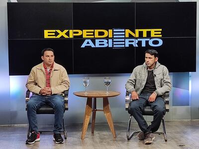 Dionicio (izq.) y Teresio Correa, los hermanos costureros, en el programa Expediente Abierto de ABC TV.