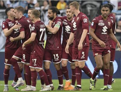 Antonio Sanabria, festejando la victoria del Torino ante Lazio con sus compañeros.