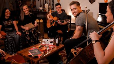 Hernán Schaefer y Marcos Mihara (segundo y tercero desde la derecha) impulsaron un proyecto desde Encarnación durante esta pandemia.