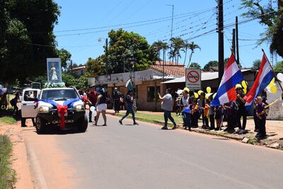 Emotivo recibimiento de los devotos a la Virgen de Caacupé en Areguá.