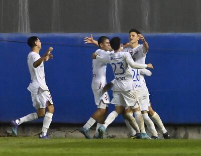 Nacional goleó y llegó a la cima