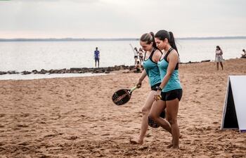 La playa de San José en Encarnación fue testigo del la Etapa 2 del Circuito de Verano de Tenis de Playa, en el que se consagraron varios campeones en sus respectivas categorías.
