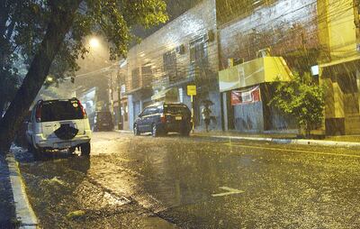 Precipitaciones intensas cayeron anoche sobre Asunción y algunos departamentos del sur.