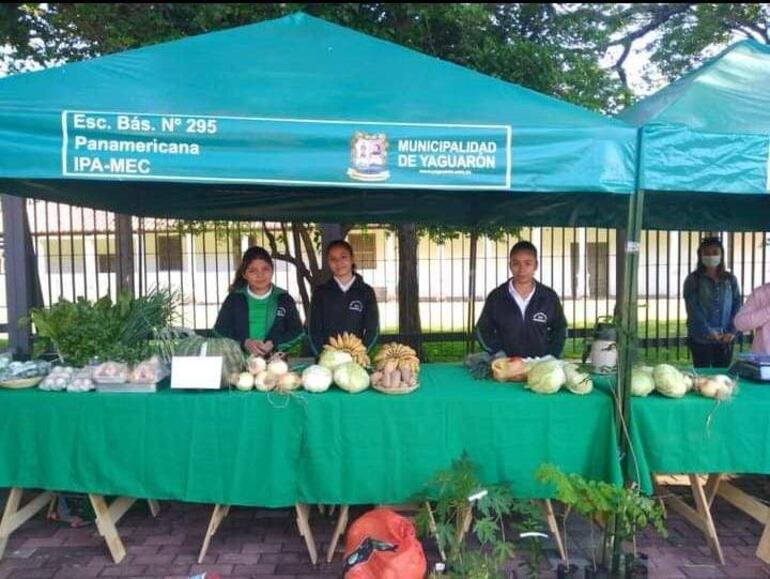 Los escolares involucrados en este proyecto tienen el acompañamiento para la comercialización de sus productos a través de ferias.