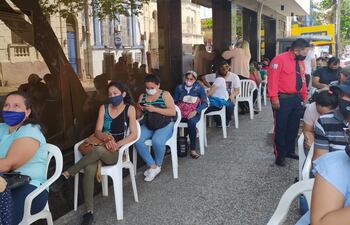 A diario, el Ministerio de Trabajo recibe a mucha gente que es despedida o busca asesorarse sobre la suspensión de contrato.