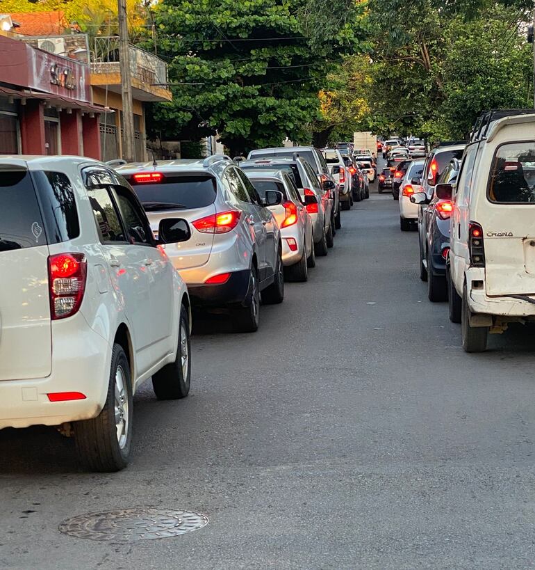 Caos vehicular al ingreso a Asunción desde diversos puntos.