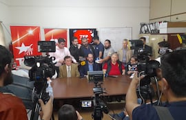 Miembros del Tribunal Electoral Partidario en una conferencia de prensa brindada ayer.
