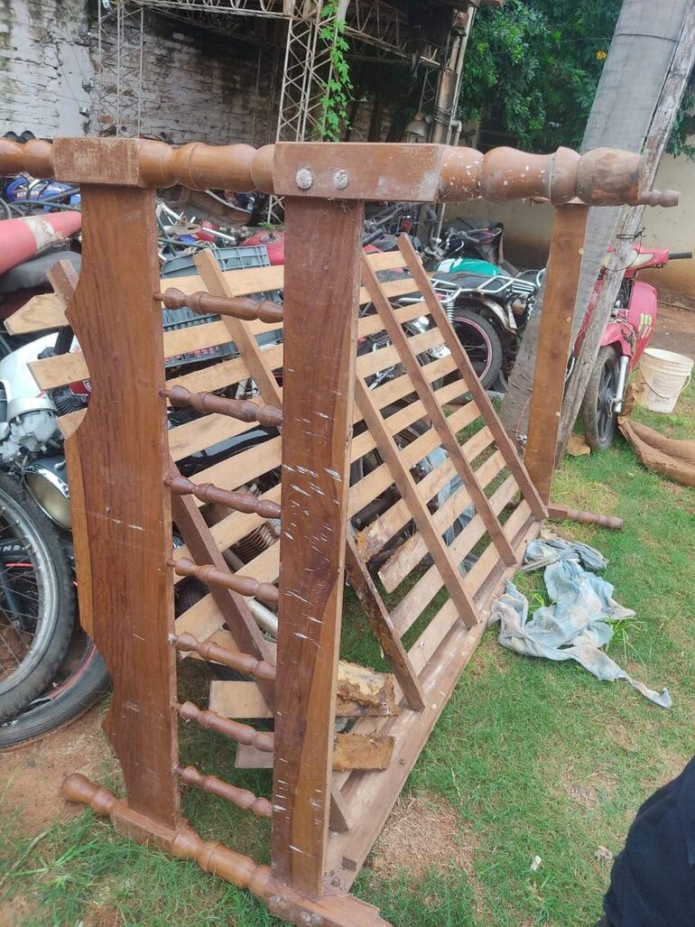 Los jóvenes habrían hurtado camas, tejidos y otros objetos.