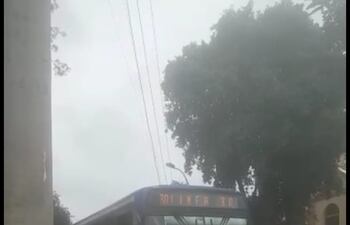 El motociclista es Iván José Bogarín Zaracho (20) delivery, al mando de una moto Kento tipo Char, 267 AABS; y Gustavo Sánchez Ferreira (47) conducía un colectivo Mercedes Benz, HCF 017, de la línea 30, empresa Vanguardia.