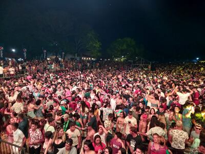 Una multitud se aglomeraron en varias fiestas, festivales y playas en el departamento de Ñeembucú, y las autoridades sanitarias temen una explosión de casos de covid-19.