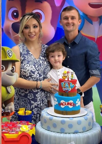 Ceci Fernández y Walter Clar posan felices con Facundo, quien ya cumplió tres años y se alista para recibir a su hermanita Emma Agostina.