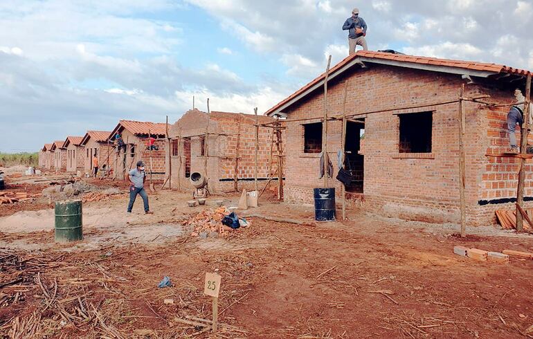 Para la construcción de viviendas sociales, las  constructoras no se someten a  control ciudadano alguno, pese a que reciben recursos obtenidos de  impuestos de  contribuyentes de todo el país.