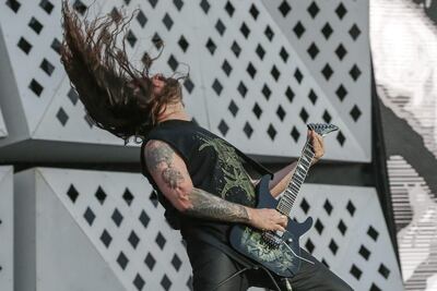 -FOTODELDÍA- AME3685. RÍO DE JANEIRO (BRASIL), 02/09/2022.- Andreas Kisser, guitarrista de la banda Sepultura, actúa con la Orquestra Sinfónica Brasileña hoy, durante el Rock In Rio Brasil 2022, en Río de Janeiro (Brasil). Bandas de heavy metal como Iron Maiden y Dream Theater son algunas de las atracciones de hoy. EFE/ André Coelho
