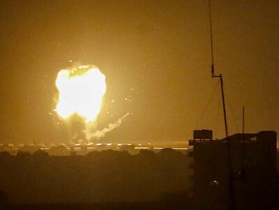 Explosión del bombardeo de respuesta del ejército israelí.