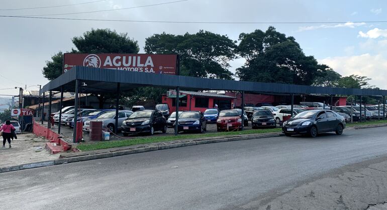 “Nino” Martínez declaró tener casi G. 5.000 millones invertidos en su empresa “Aguila Motors”, una conocida playa de autos.