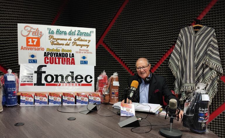 A través de su programa radial “La hora del zorzal”, Rubén Sosa promueve y difunde el conocimiento sobre la música paraguaya, sus cultores y creadores.