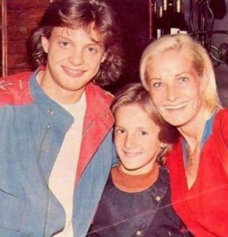 Luis Miguel con su mamá Marcela Basteri y su hemanito. (Instagram/Honor Marcela Basteri México)