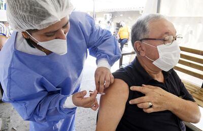 La vacunación continúa hoy con la inoculación de adultos con terminación de cédula 6 y 7.