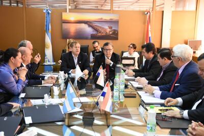 Miembros del Comité Ejecutivo de la Entidad Binacional Yacyretá (EBY) y del Consejo de Administración, en Buenos Aires.
