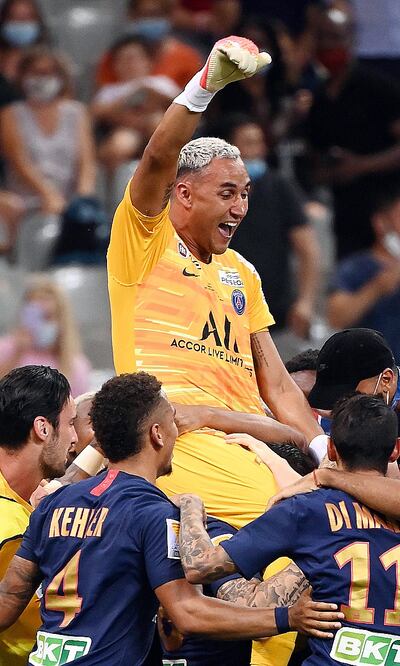 Tributo de los de PSG al arquero Keylor Navas.