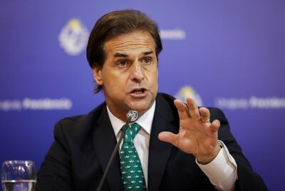 El presidente de Uruguay, Luis Lacalle Pou se vacuna contra covid y reitera que Uruguay no tendrá cuarentena  obligatoria.