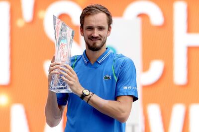 El ruso Daniil Medvédev ganó su primer Masters 1000 de Miami al superar en la final al italiano Jannik Sinner.