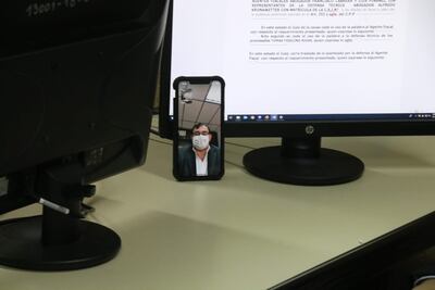 En la pantalla del celular del juez Raúl Florentín, el diputado cartista Tomás Rivas por fin da la cara.