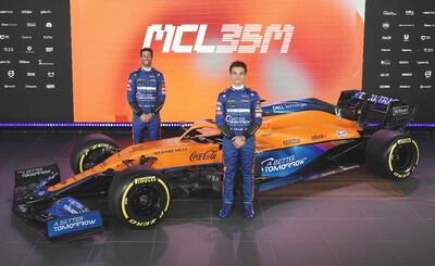 El británico Lando Norris (d) y el australiano Daniel Ricciardo, los pilotos (AFP).