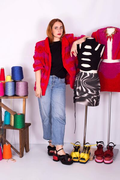 MADRID, 07/11/2021.- La diseñadora Anaïs Vauxcelles posa en una foto facilitada sin fechar. Cuando para muchos una madeja de lana y dos agujas es el deporte nacional de las abuelas, otros con ingenio y creatividad, como Anaïs Vauxcelles, lo convierten en diseños del siglo XXI que lucen desde Dua Lipa a Kylie Minogue, Bad Gyal, Natalia Lacunza o Beyonce. EFE/Anaïs Vaucelles SOLO USO EDITORIAL/SOLO DISPONIBLE PARA ILUSTRAR LA NOTICIA QUE ACOMPAÑA (CRÉDITO OBLIGATORIO)